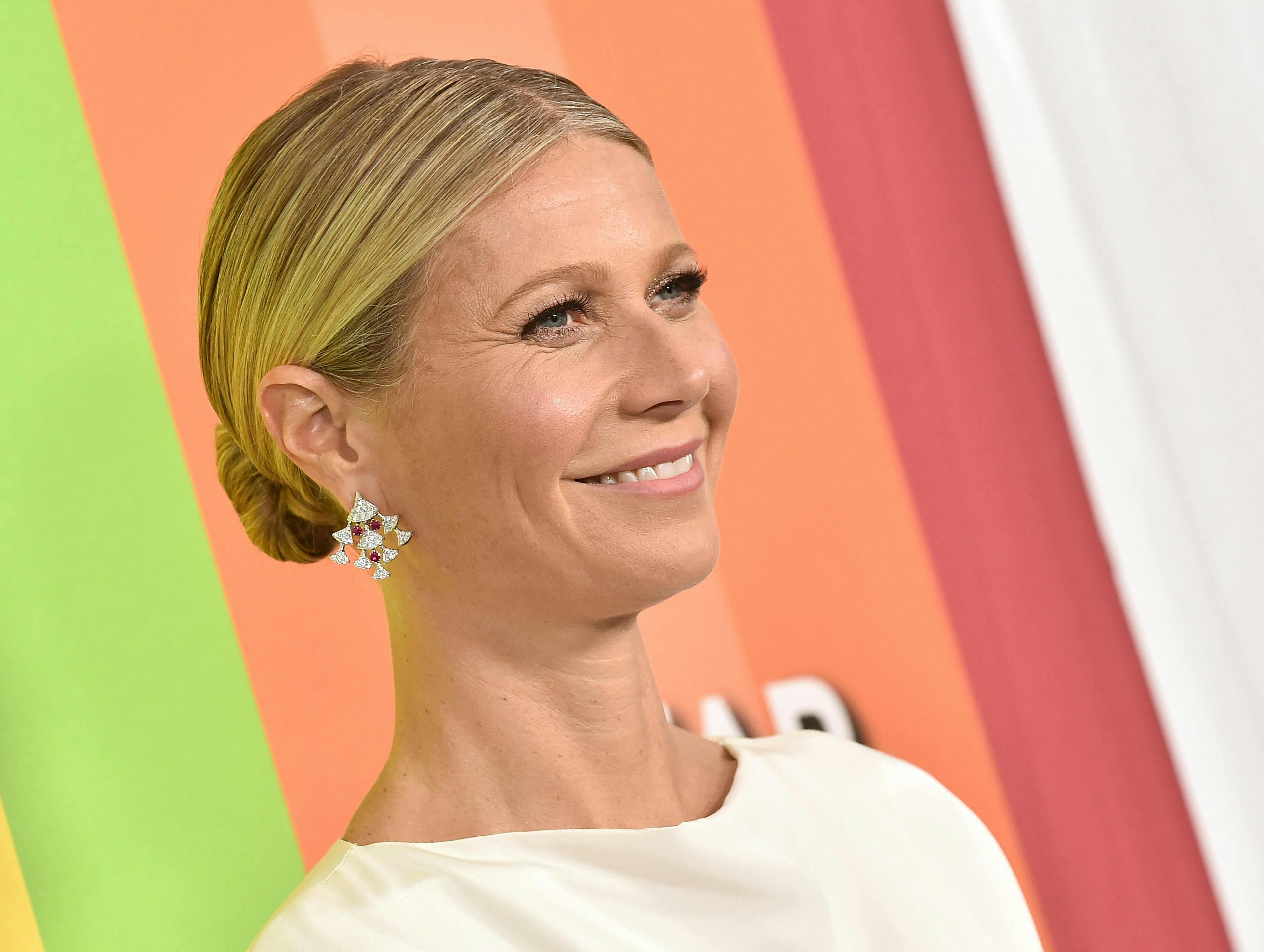 actress,celebrity,famous,star,entertainment,famous people,head shot,red carpet arrivals,celebrity red carpet,premiere,actor,fame personality,horizontal,personality,gwyneth paltrow,talent,event blonde hair person head face accessories earring jewelry neck smile